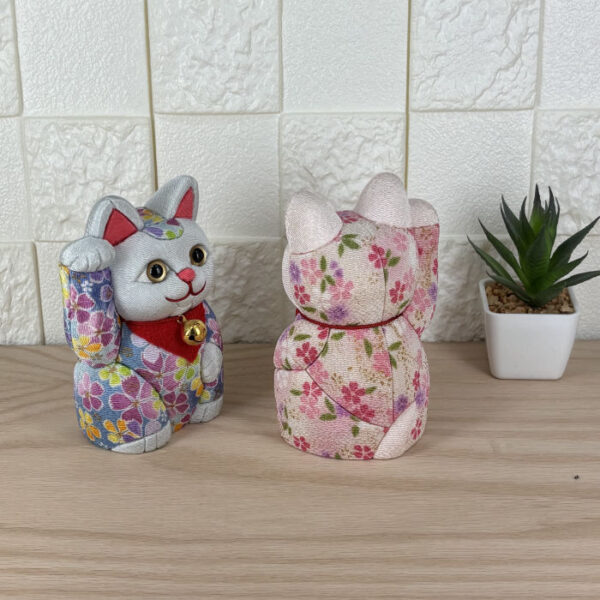 Kimekomi Maneki Neko (Traditional Japanese carved lucky cat doll) M-0910 - Image 2