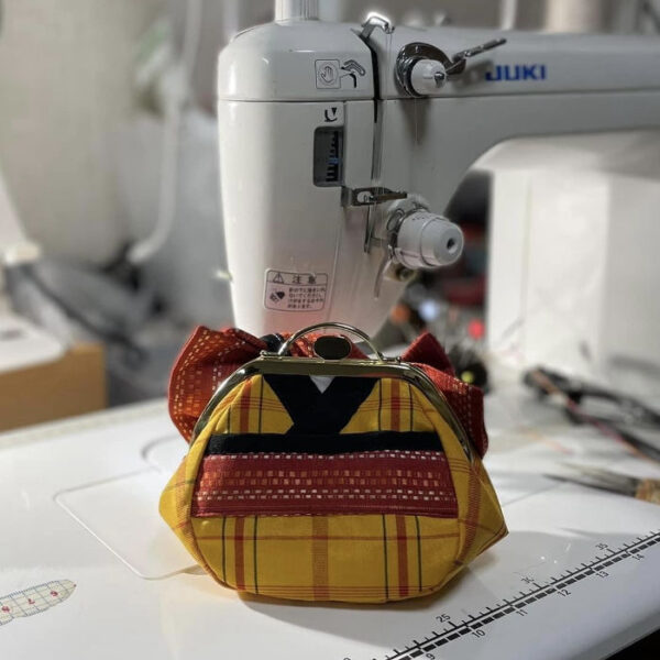 Kimono Fabric Gamaguchi Purse – Town Maiden - Image 4
