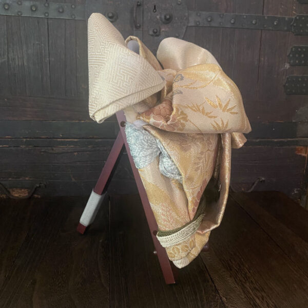 Decorative Kimono Obi Art – Traditional Japanese Bow Ornament in Gold & Pastels - Image 3