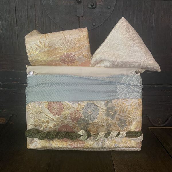 Decorative Kimono Obi Art – Traditional Japanese Bow Ornament in Gold & Pastels - Image 4