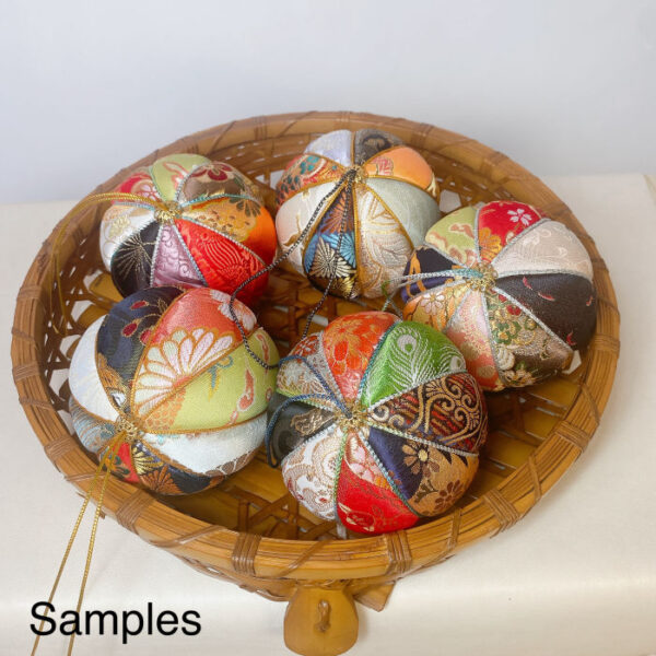 Set of 5 Large Brocade Hanging Balls, 10cm (3.9 inch) Japanese Fabric Ornaments, Colorful Handmade Decoration, Christmas Tree Decor