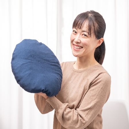 refreshing shimanto hinoki round cushion (navy)